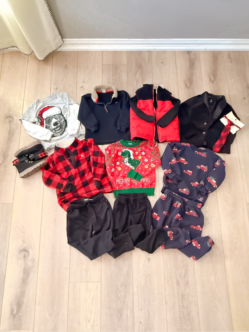 BOYS CUTE AND TRENDY FALL WINTER HOLIDAY CHRISTMAS CLOTHING BUNDLE SIZE 4T